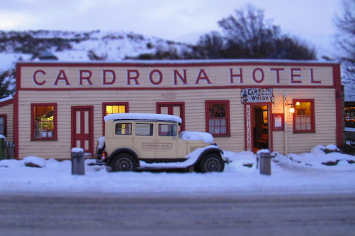 Hotel Carpathians – widok na hotel zimą